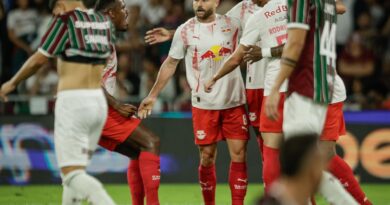 Bragantino sofre empate nos acréscimos em jogo marcado por expulsões contra o Fluminense
