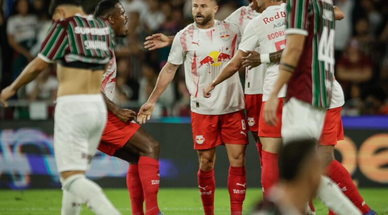 Bragantino sofre empate nos acréscimos em jogo marcado por expulsões contra o Fluminense