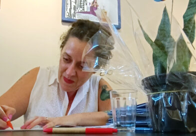 “A violência começa muito antes da agressão física”, diz Mariana Farcetta