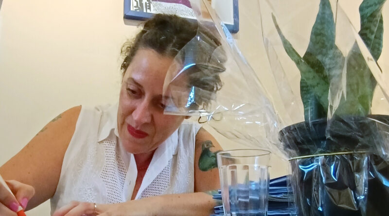 “A violência começa muito antes da agressão física”, diz Mariana Farcetta