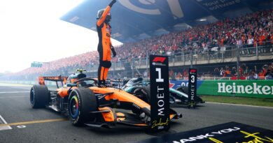 Norris ajuda a embolar o campeonato