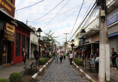 Segunda caminhada fotográfica do Andanças Atibaia estimula olhares fotográficos sobre história, cultura e espaços urbanos da cidade