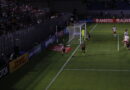 Pênalti perdido e gol no fim marcam derrota do Bragantino para o River