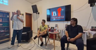 Ídolo da Democracia Corinthiana, Wladimir, marca presença na Casa do Leitor