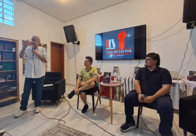 Ídolo da Democracia Corinthiana, Wladimir, marca presença na Casa do Leitor