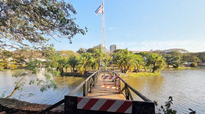 Prefeitura realiza manutenção na passarela de acesso à ilha do Lago do Major