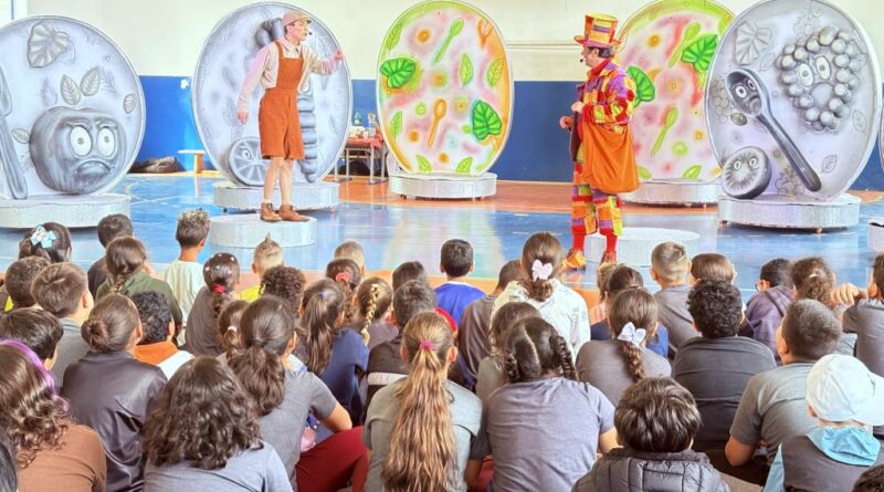 Projeto leva teatro e educação alimentar para escolas municipais de Atibaia