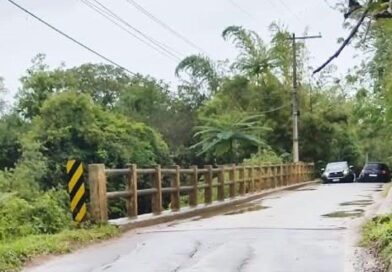 Prefeitura realiza manutenção em trecho da Estrada Municipal Luciano Rocha Peçanha