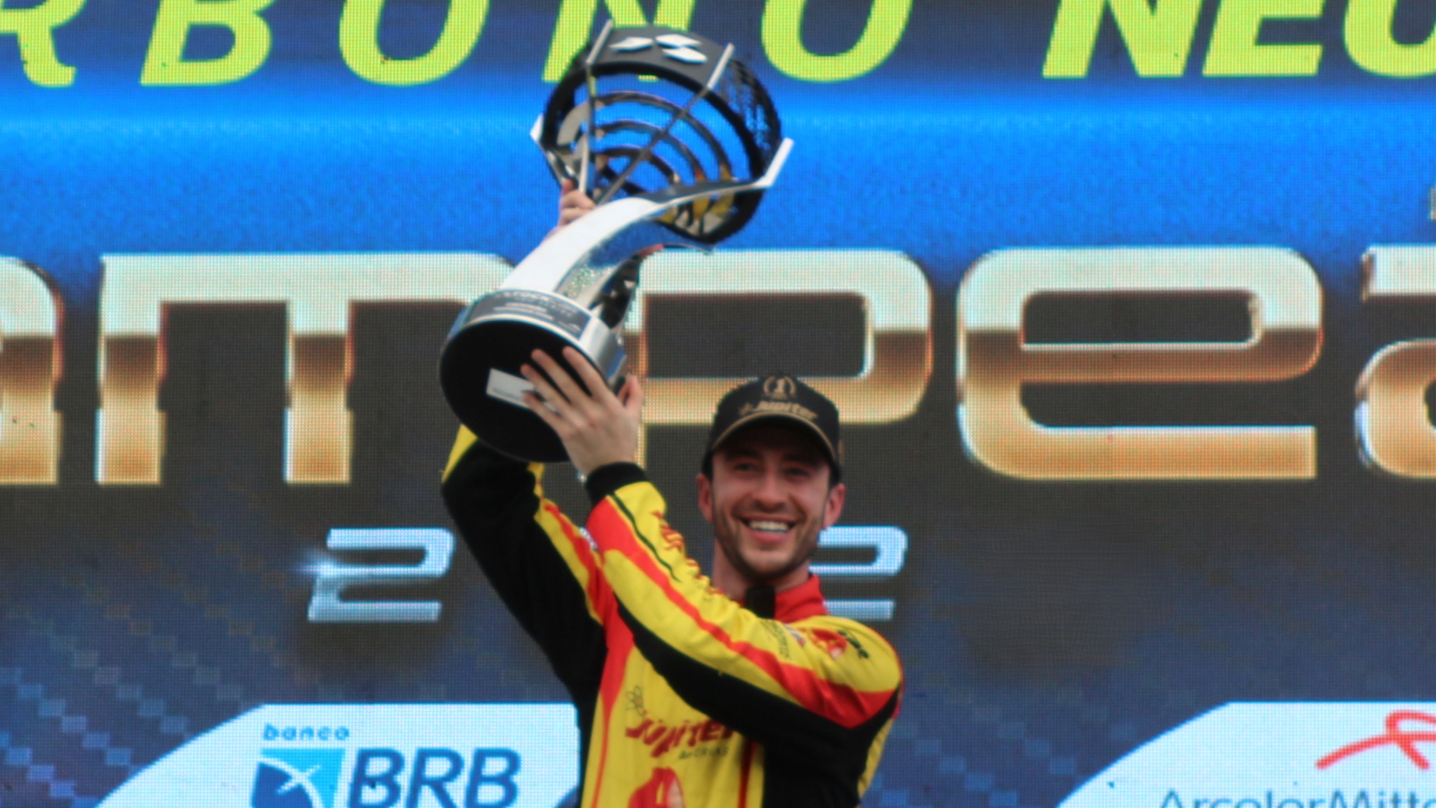 Casagrande é tricampeão da Stock Car, no fim da era dos Sendans